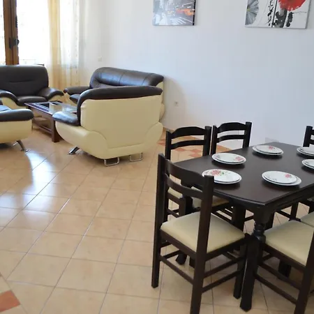 Apartment Doni *